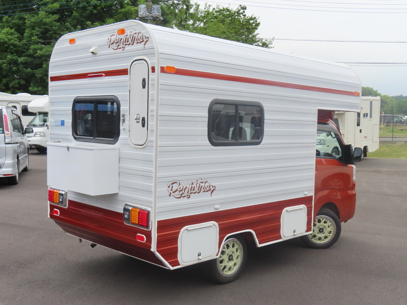 キャンピングカー軽キャンパー