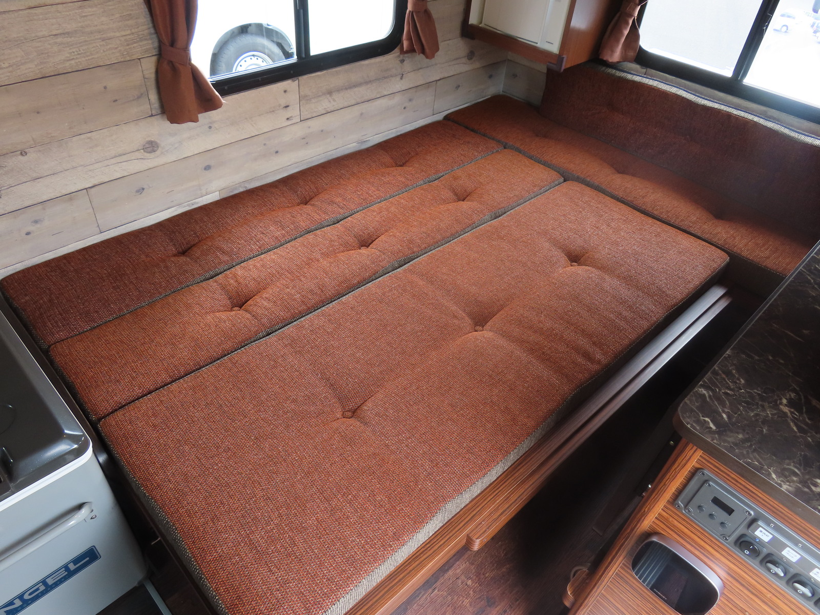 キャンピングカー軽キャンパー