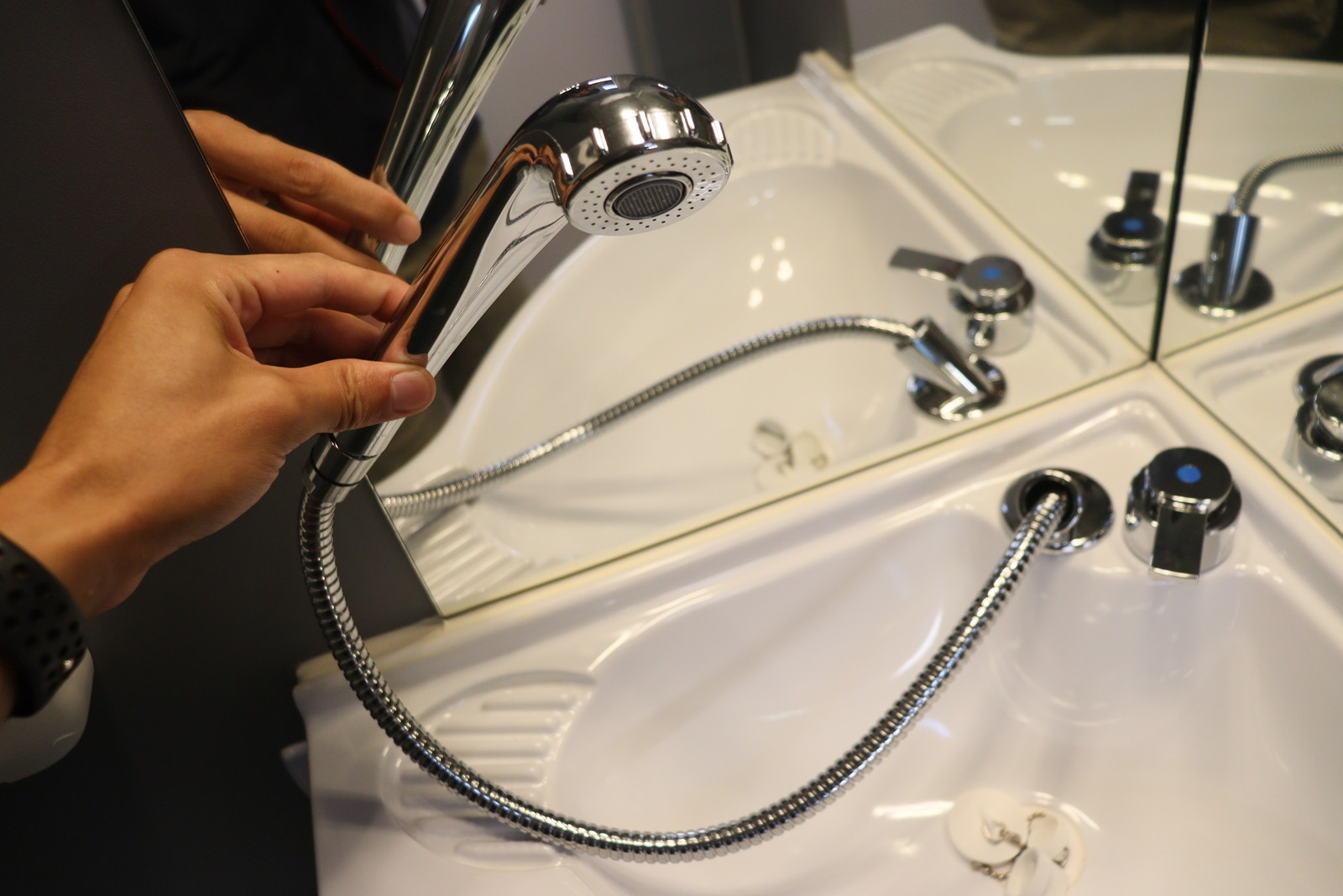 キャンピングカートレーラー