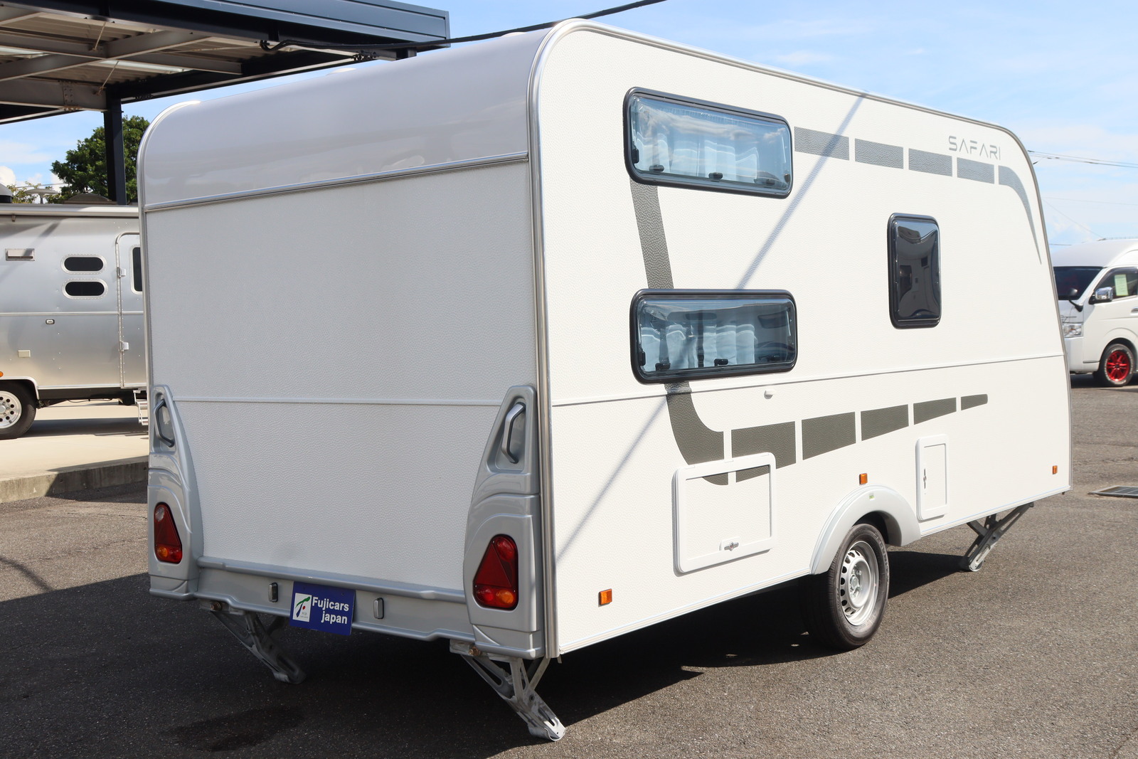 キャンピングカートレーラー