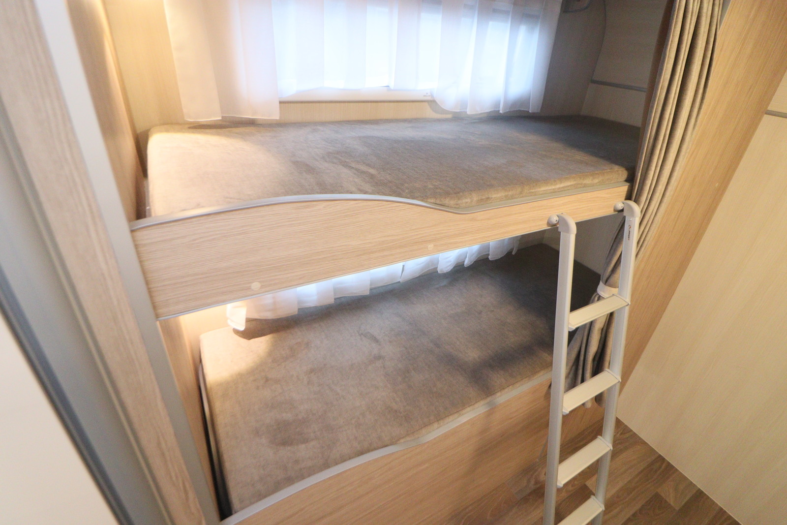 キャンピングカートレーラー