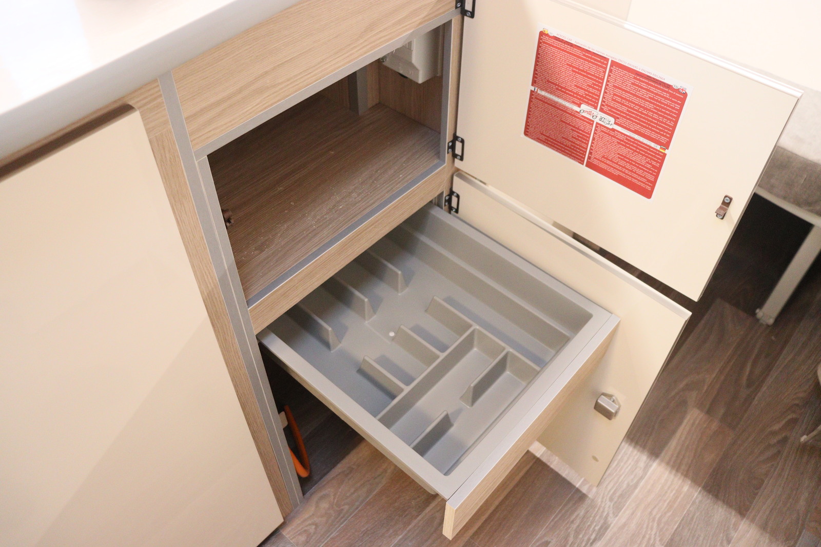 キャンピングカートレーラー