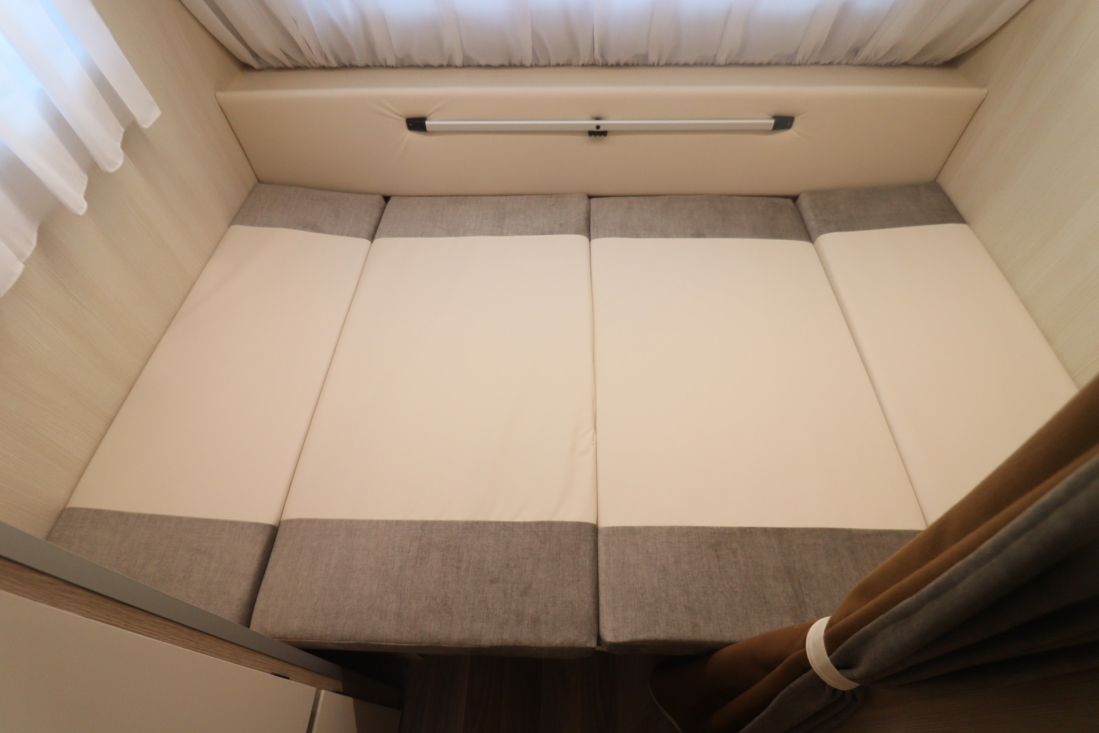 キャンピングカートレーラー