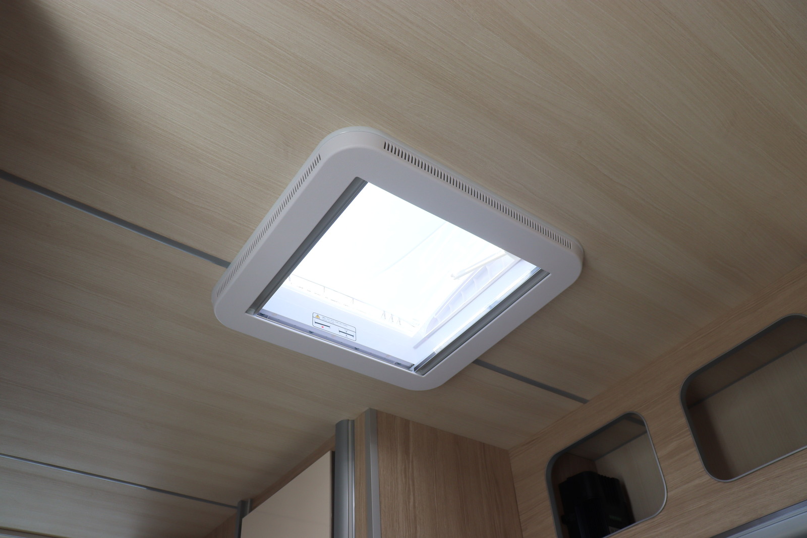 キャンピングカートレーラー