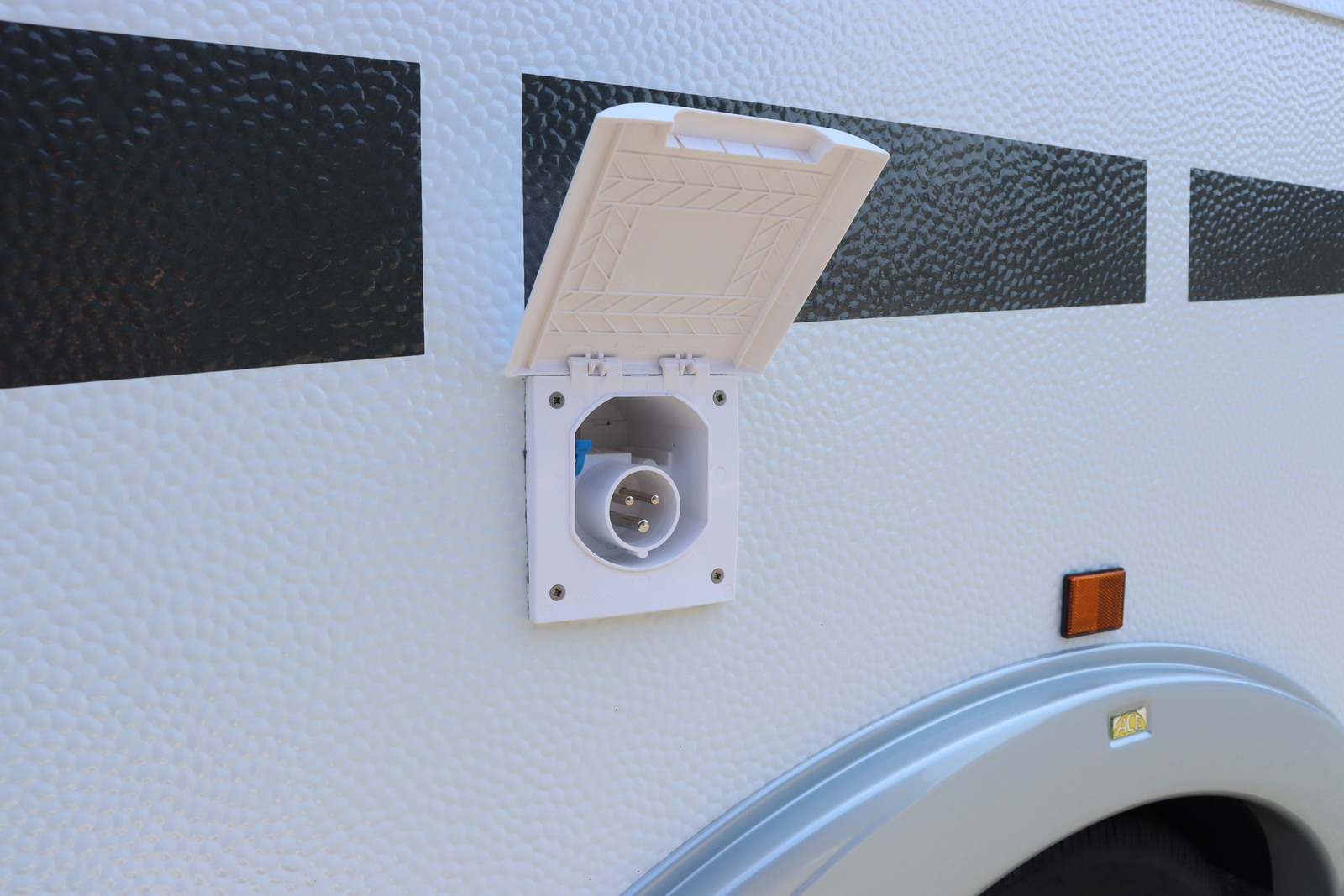 キャンピングカートレーラー