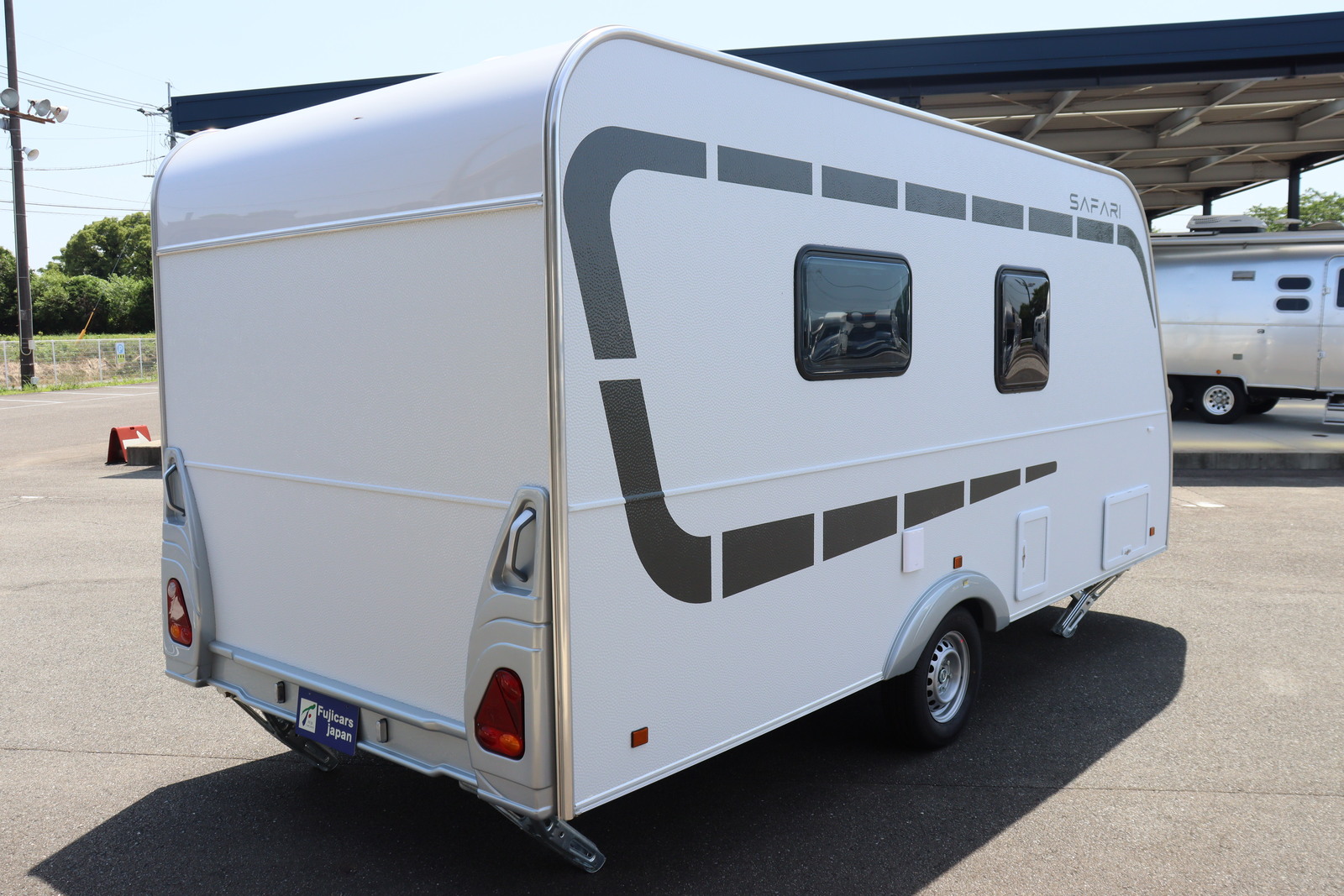 キャンピングカートレーラー