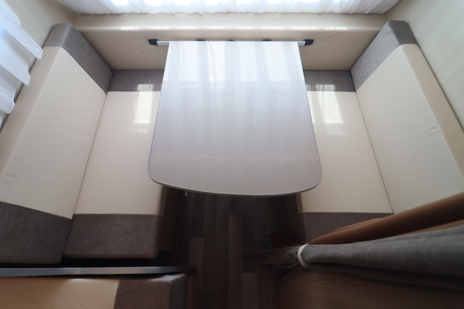 キャンピングカートレーラー