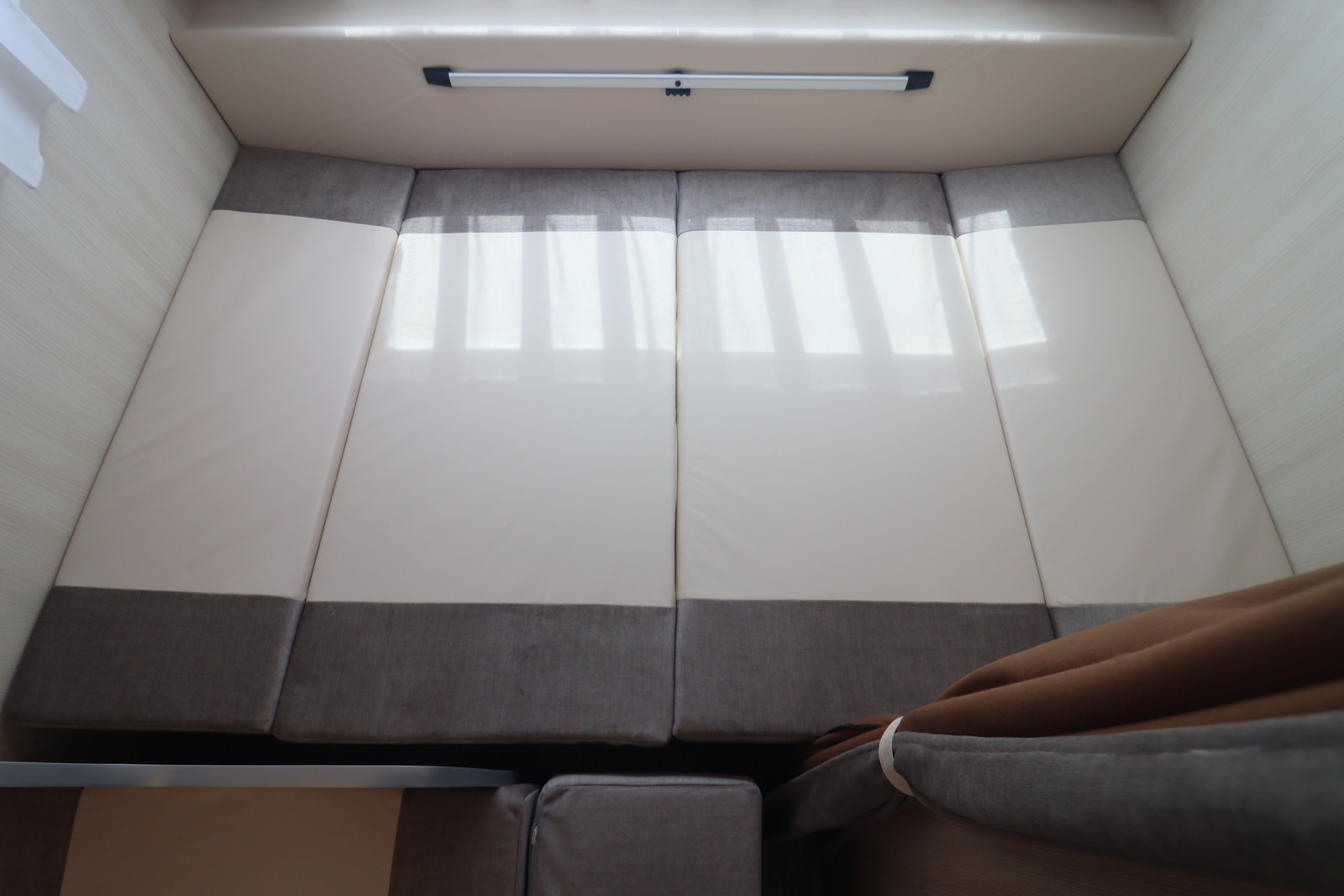 キャンピングカートレーラー