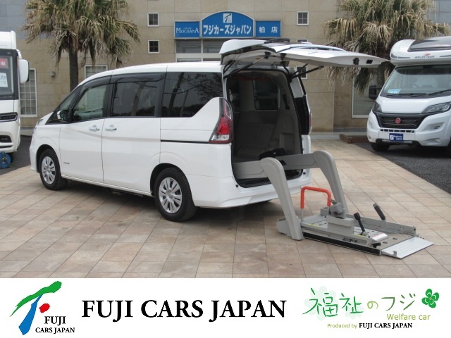 セレナ 福祉車両 チェアキャブ リアリフト