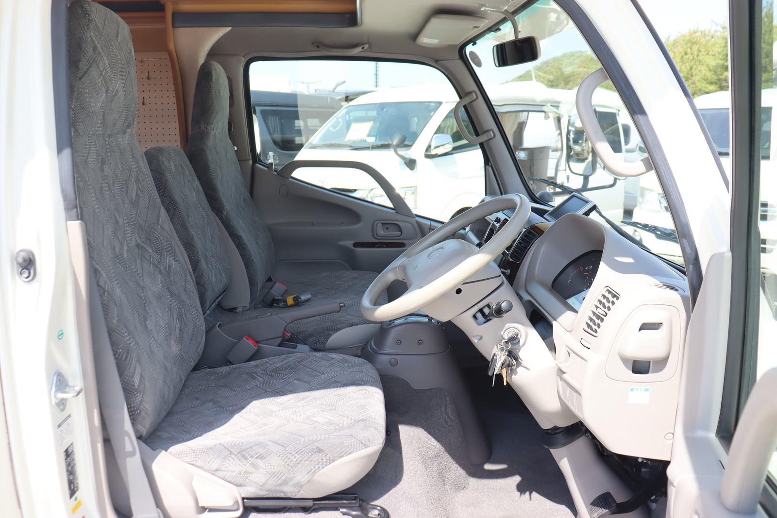 キャンピングカーキャブコン