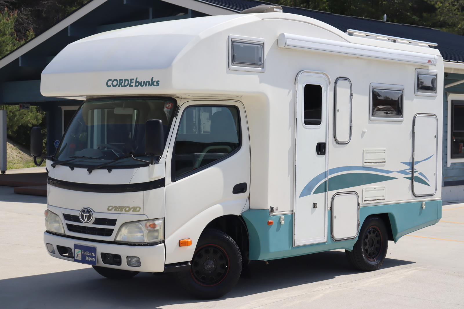 キャンピングカーキャブコン