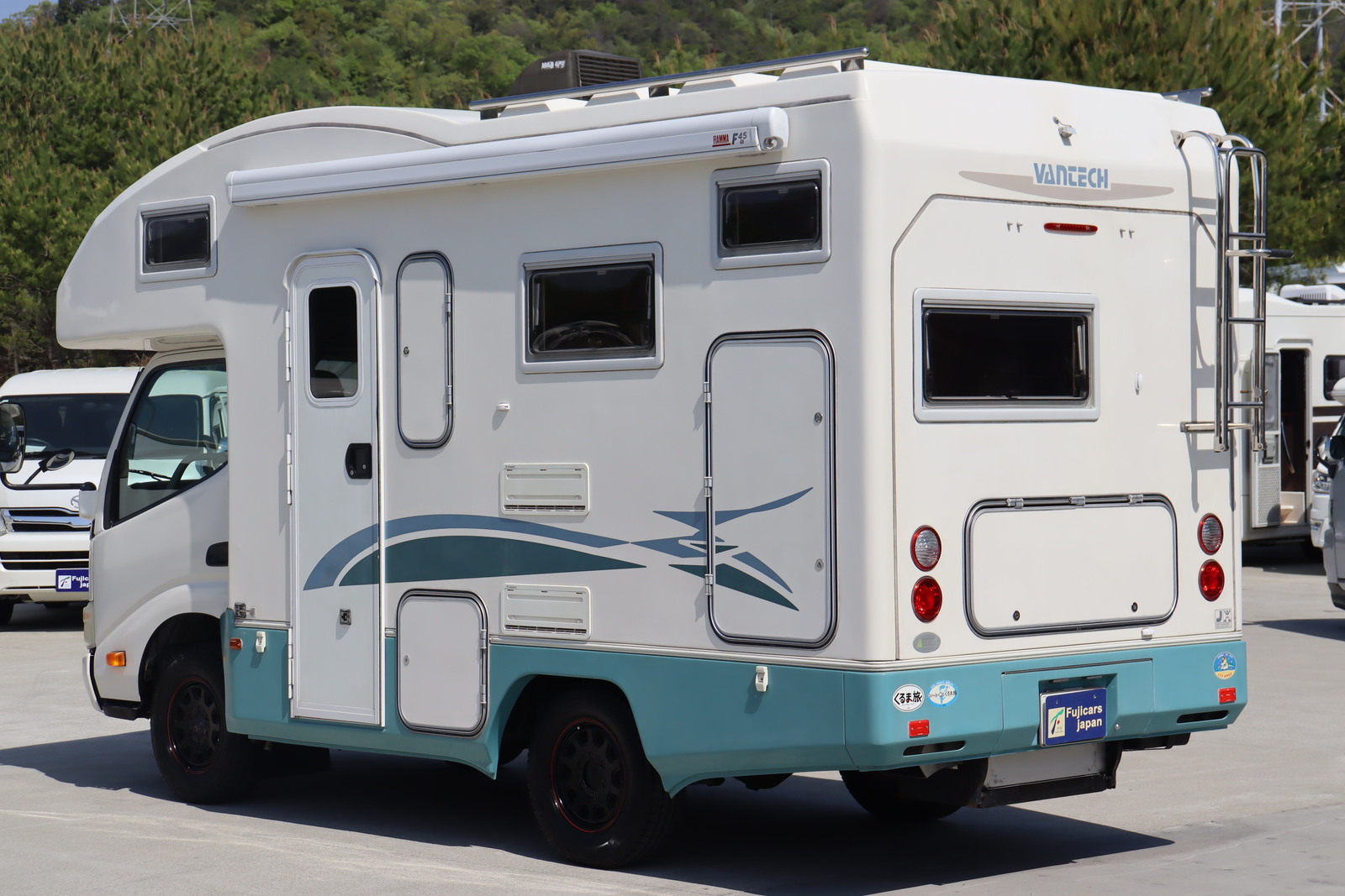 キャンピングカーキャブコン