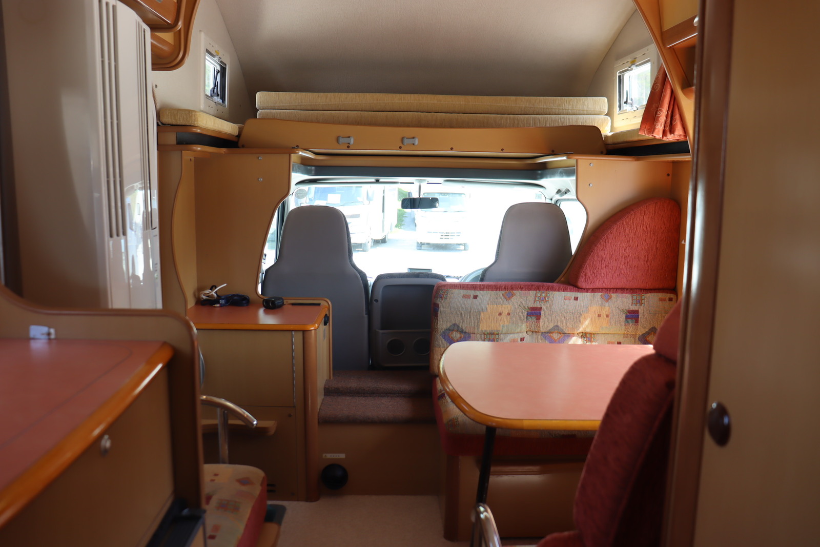 キャンピングカーキャブコン