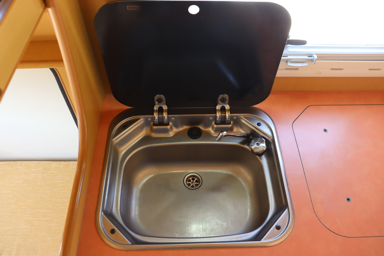 キャンピングカーキャブコン