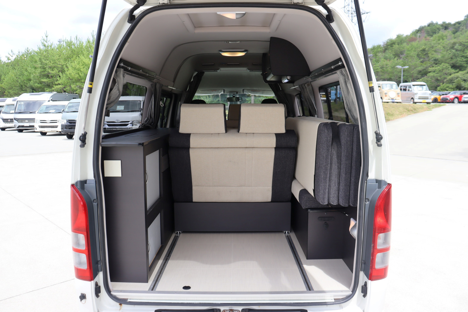 キャンピングカーバンコン