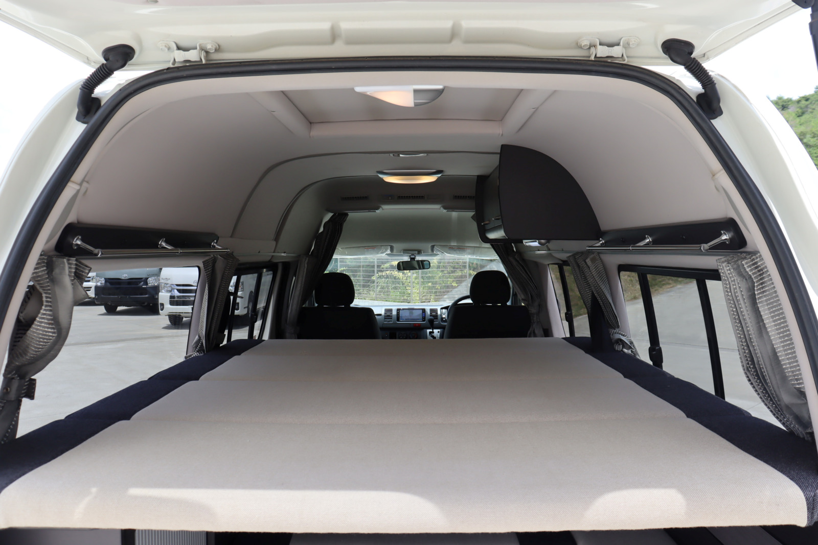 キャンピングカーバンコン