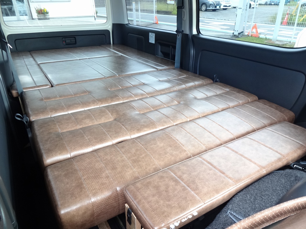 キャンピングカーバンコン