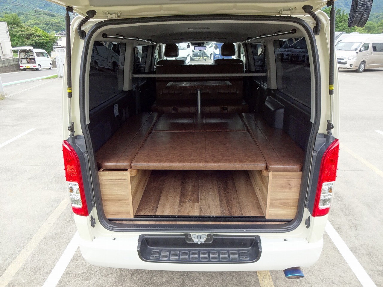 キャンピングカーバンコン