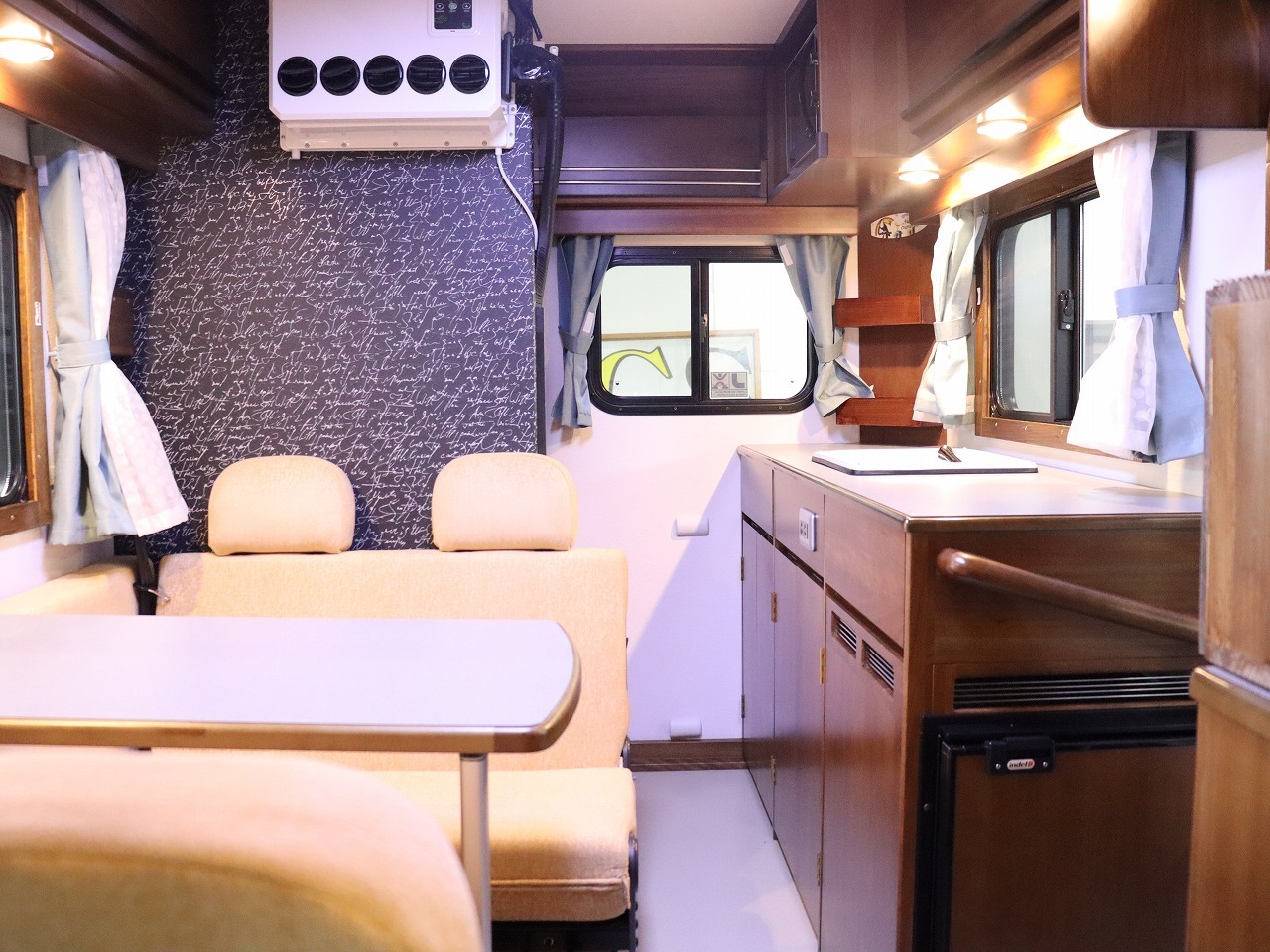 キャンピングカーキャブコン