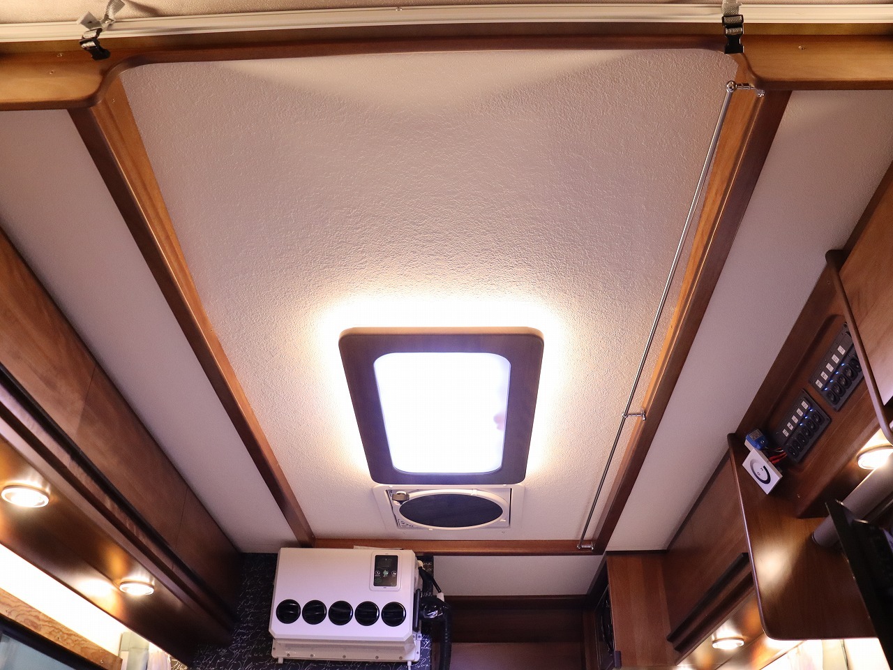 キャンピングカーキャブコン