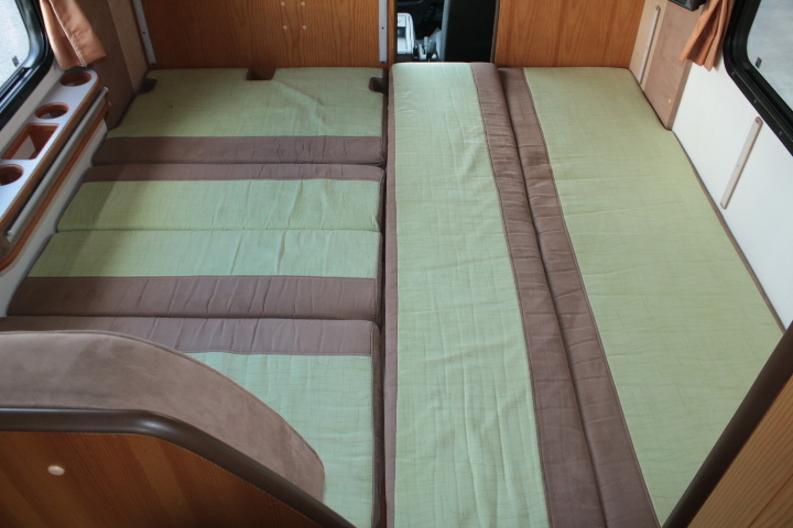 キャンピングカーキャブコン