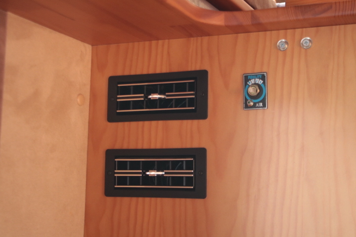 キャンピングカーキャブコン