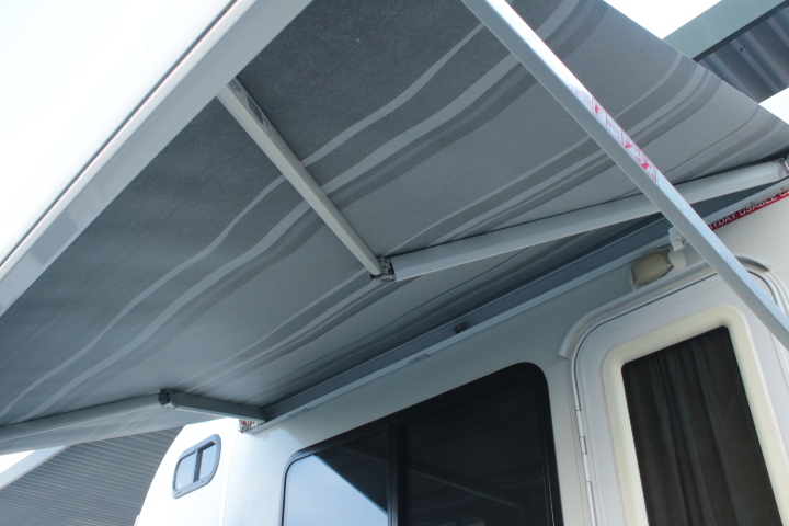 キャンピングカーキャブコン