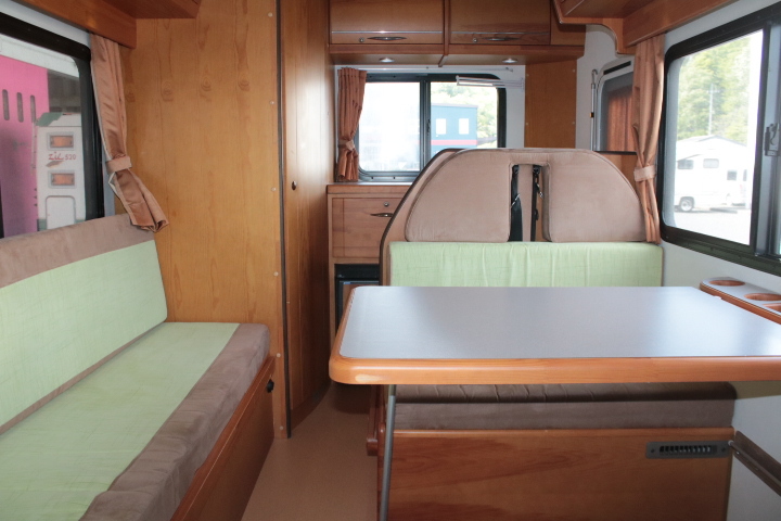 キャンピングカーキャブコン