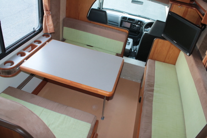 キャンピングカーキャブコン