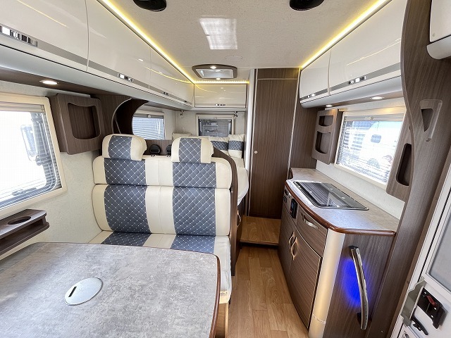 キャンピングカーキャブコン