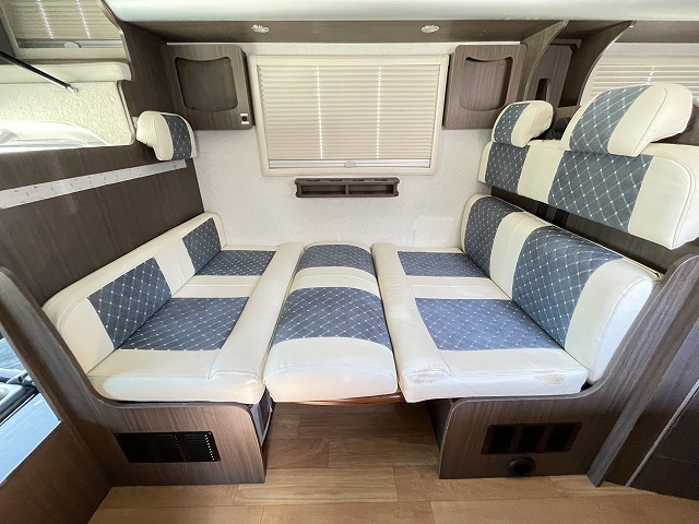 キャンピングカーキャブコン