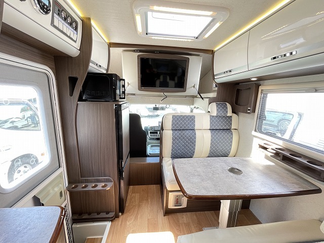 キャンピングカーキャブコン