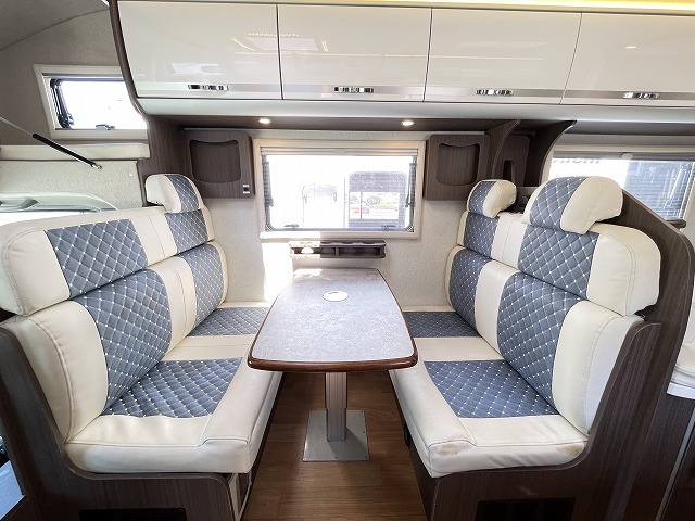 キャンピングカーキャブコン