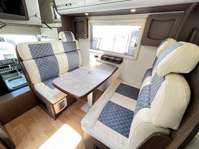 キャンピングカーキャブコン