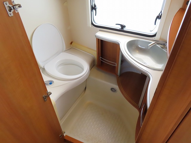 キャンピングカートレーラー