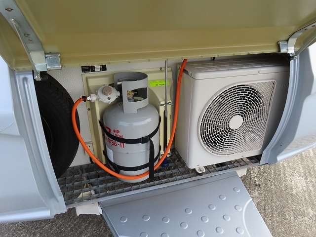 キャンピングカートレーラー