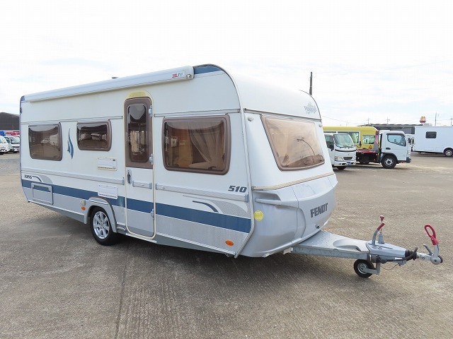 キャンピングカートレーラー