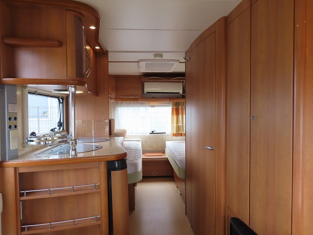 キャンピングカートレーラー