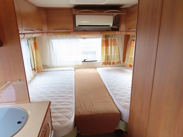 キャンピングカートレーラー