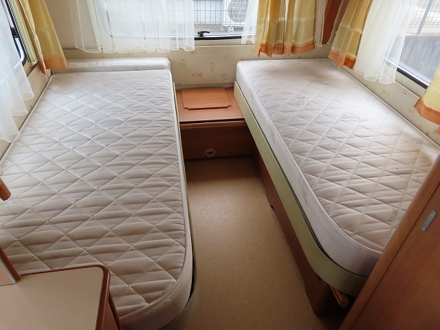 キャンピングカートレーラー