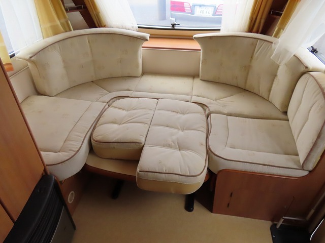 キャンピングカートレーラー