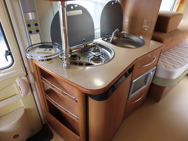 キャンピングカートレーラー