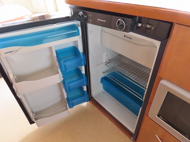 キャンピングカートレーラー