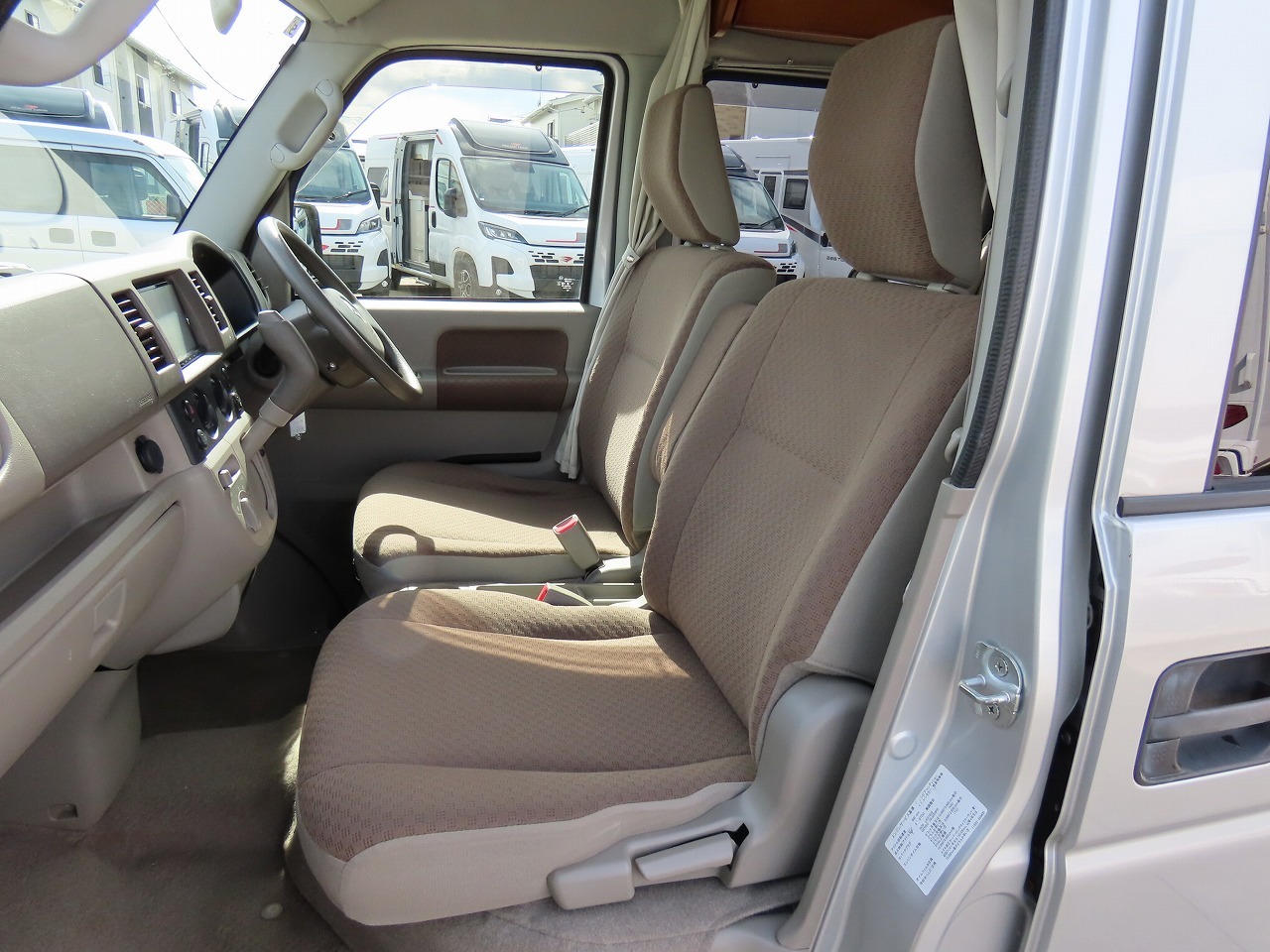 キャンピングカー軽キャンパー