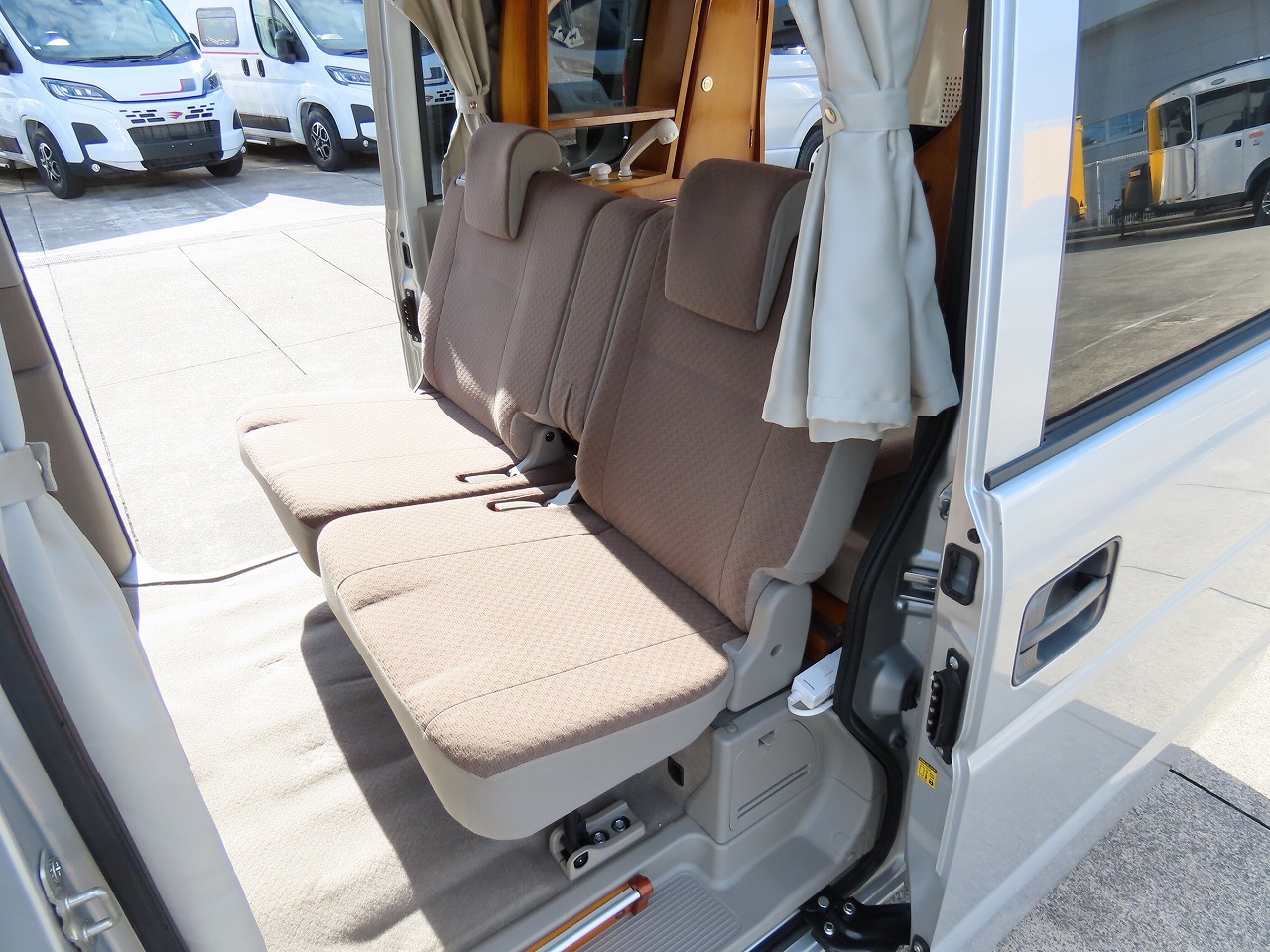 キャンピングカー軽キャンパー