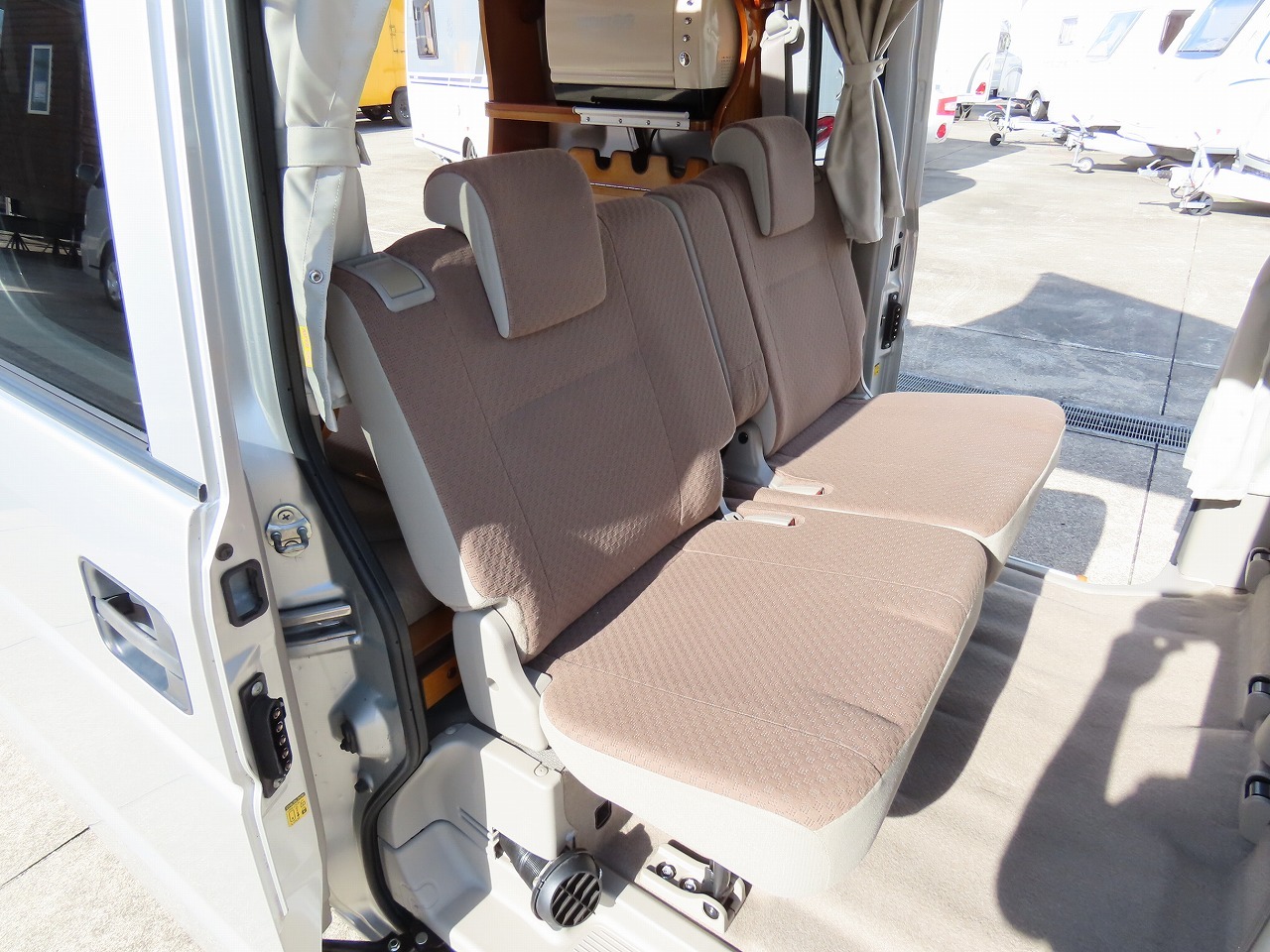 キャンピングカー軽キャンパー