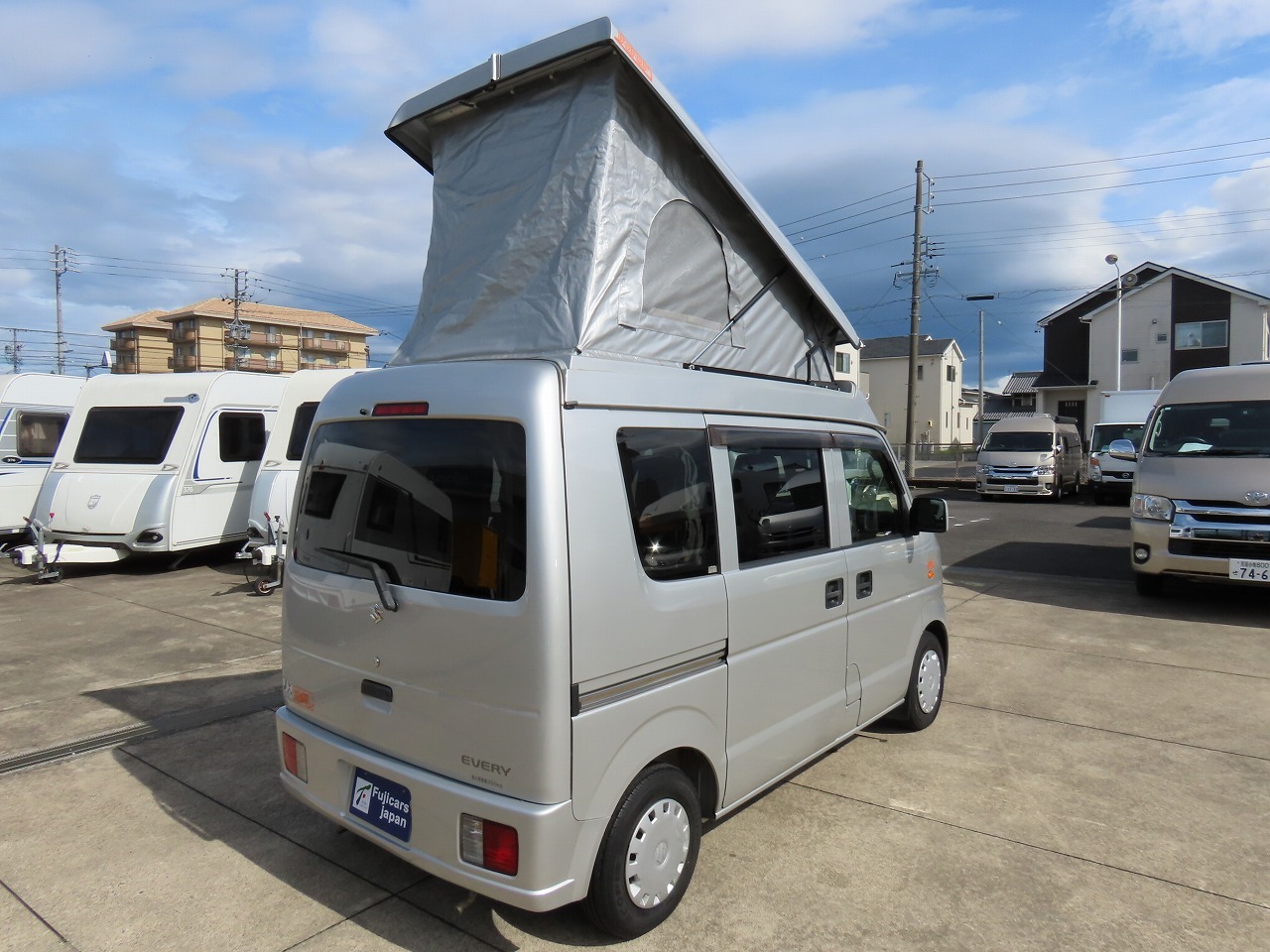 キャンピングカー軽キャンパー