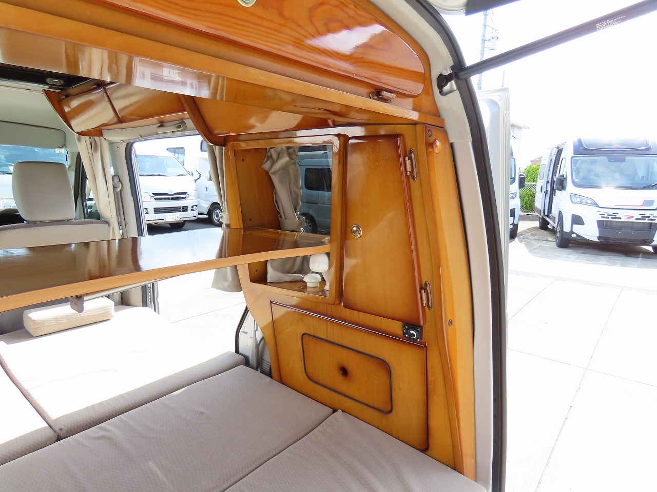 キャンピングカー軽キャンパー