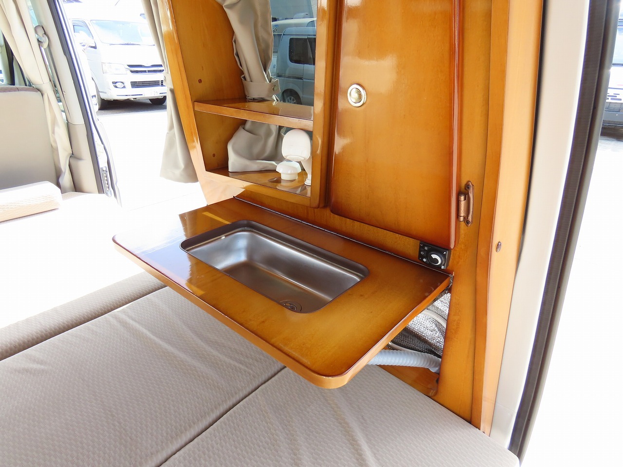 キャンピングカー軽キャンパー