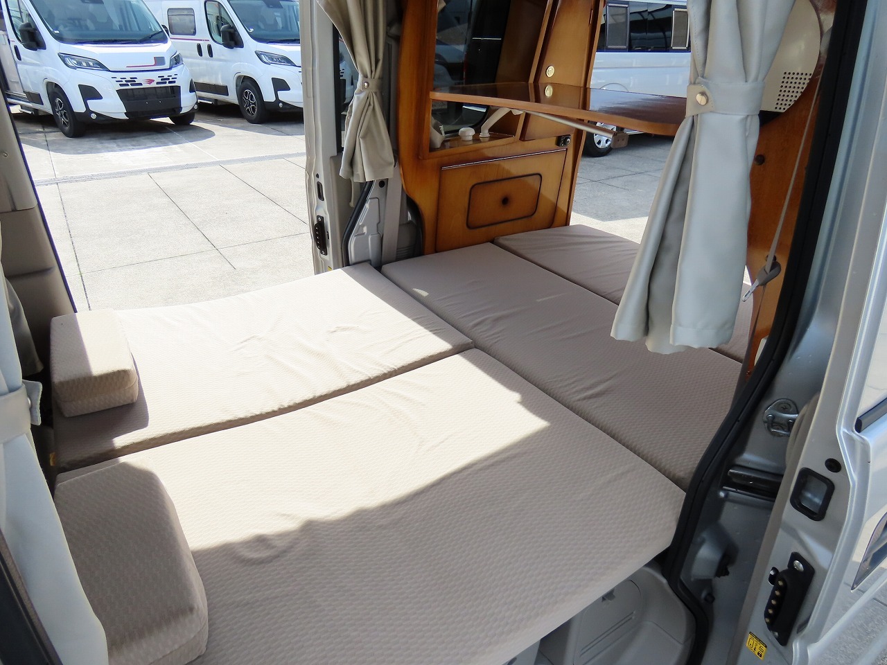 キャンピングカー軽キャンパー